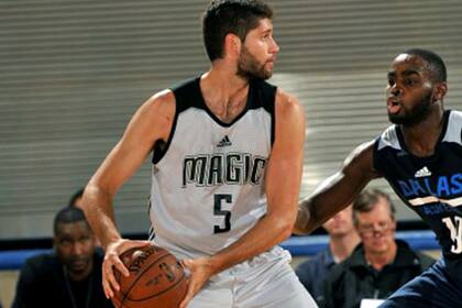 Patricio Garino se fue de muy joven a vivir a Estados Unidos, donde jugó en la liga universitaria mientras cursaba la carrera de Administración de Empresas y llegó a fichar con los Orlando Magic en la NBA