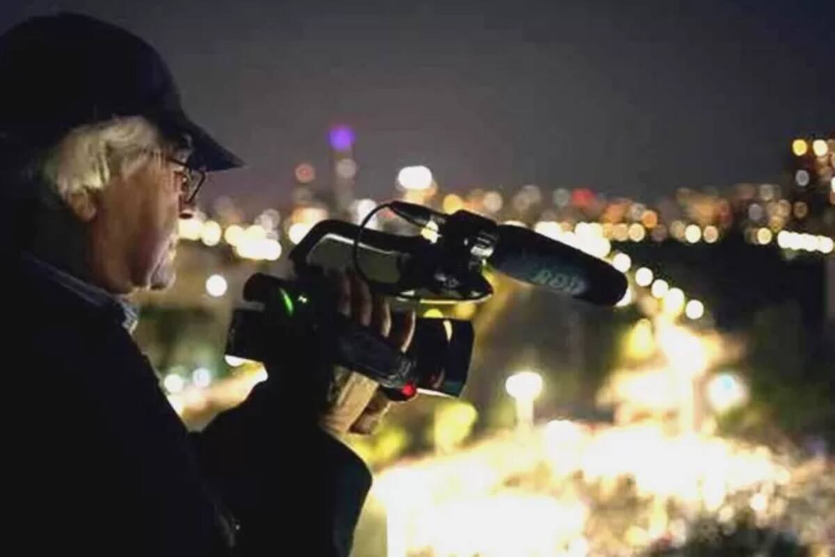 Patricio Guzmán durante la filmación de "Mi país imaginario"