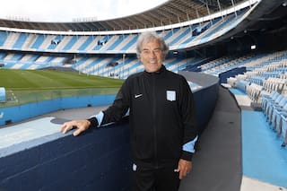 Se educó con Bilardo y con Menotti y fue el catequista de Maradona: "Diego era un chico que amaba la pelota"