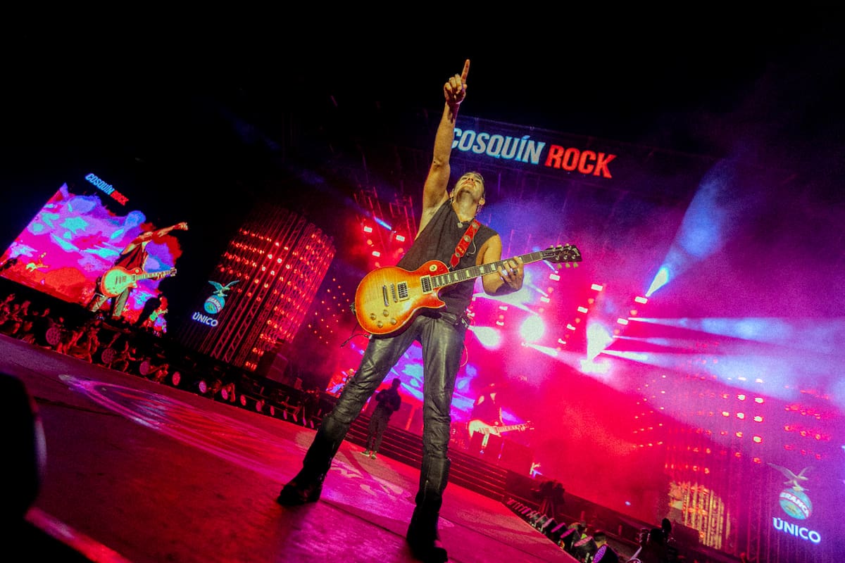 Patricio Sardelli, guitarrista y cantante de Airbag, en Cosquín Rock 2026