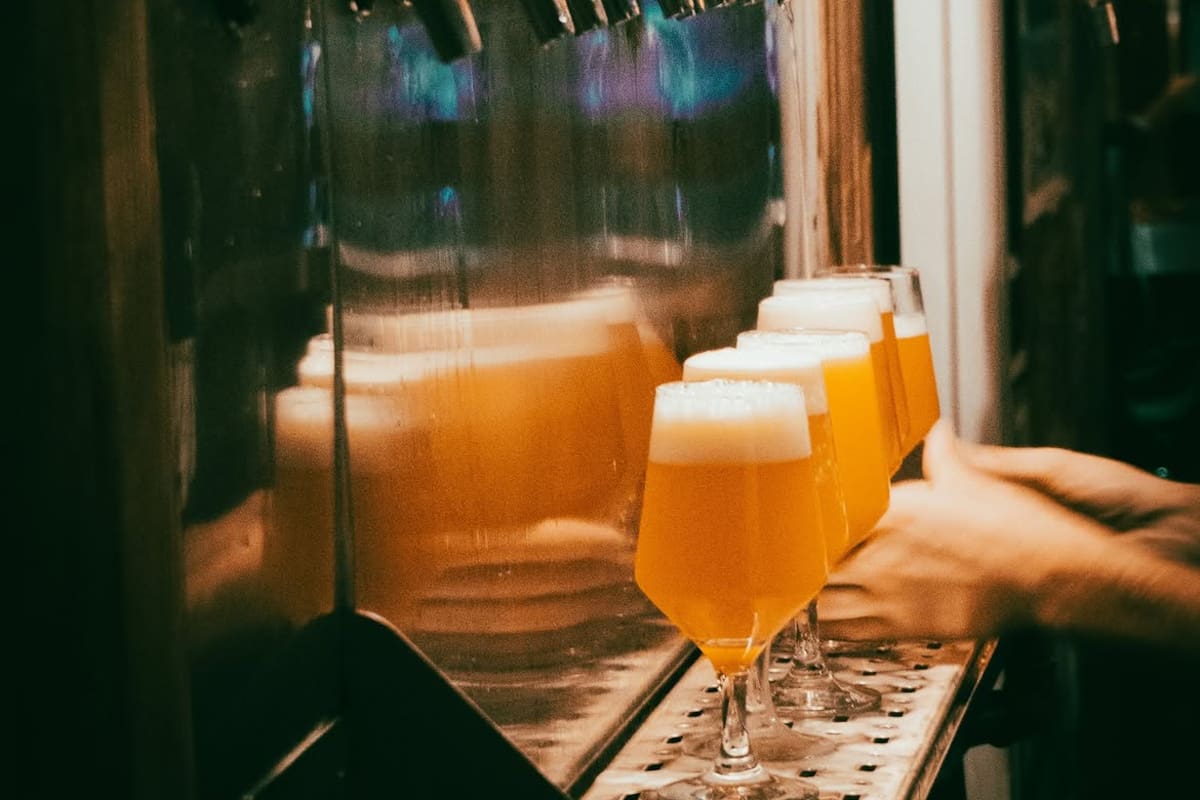Patricio Torres Díaz, de Strange Brewing, cuenta que el norte fue siempre hacer “birras de altísima calidad explorando la mayor cantidad de estilos posible” y ofrecer en sus bares algo distinto a lo habitual