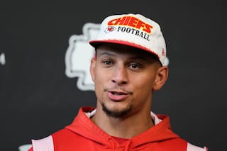 Patrick Mahomes da un gran paso con su rodilla reparada y se une a los Chiefs en prácticas voluntarias
