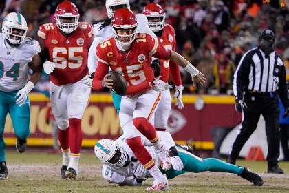 Patrick Mahomes, mariscal de campo de Kansas City, parece ir en camino a igualar, o quizás dejar atrás, al mejor jugador de fútbol americano de la historia, Tom Brady.