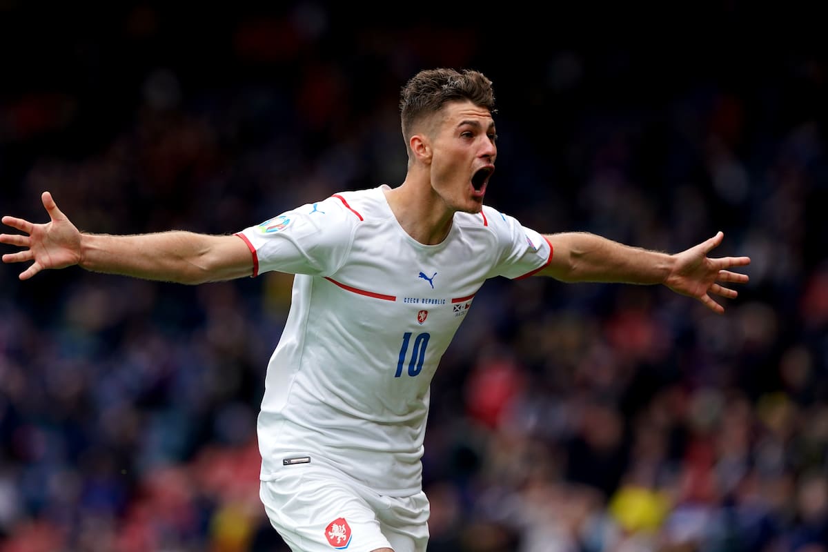 Patrik Schick de la República Checa celebra el segundo gol durante el partido del Grupo D de la UEFA Euro 2020 en Hampden Park, Glasgow. (Foto de Andrew Milligan / PA Images a través de Getty Images)