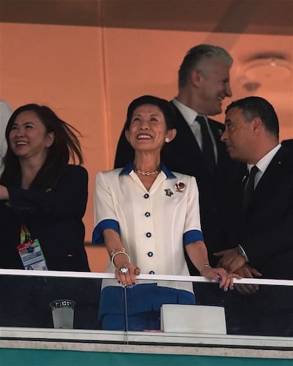 Patrona de la selección japonesa, los Samurai Blue, la princesa Takamado del Japón viajó a México para asistir al partido N° 1.000 del Mundial: Japón-Túnez