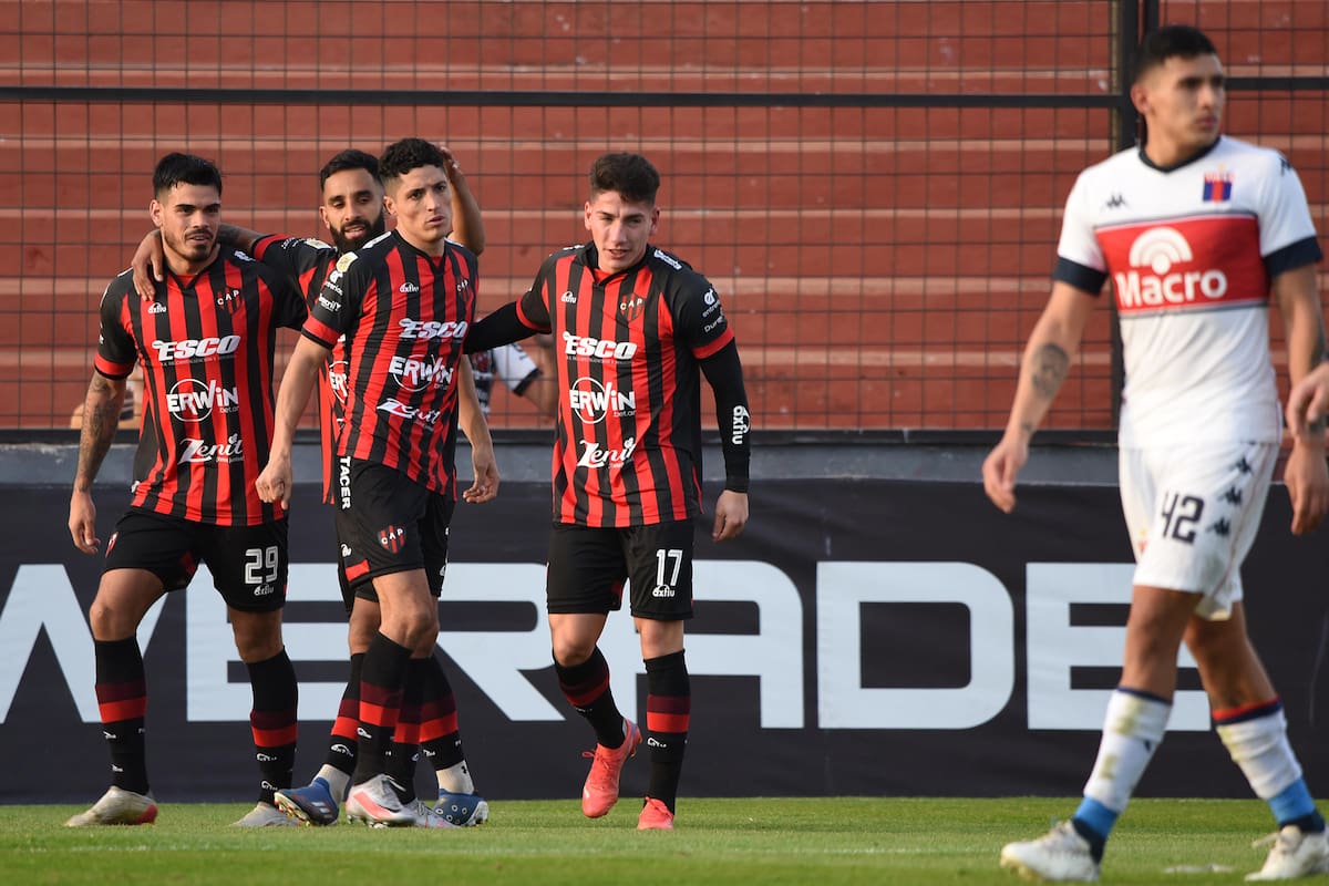Patronato celebra el tanto de Francisco Álvarez contra Tigre; la victoria se combinó con los traspiés de Central Córdoba y Aldosivi en la Liga Profesional de Fútbol.