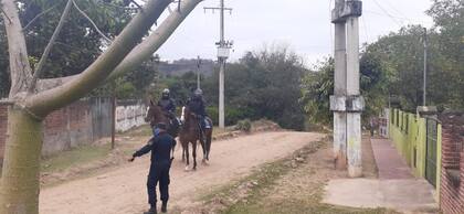 Patrullas de la Policía de Salta en el límite internacional