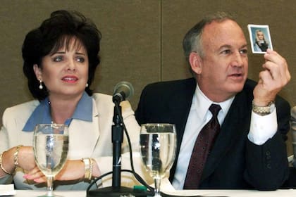 Patsy y John, los padres de JonBenet, fueron indicados como los principales sospechosos por la policía de Boulder