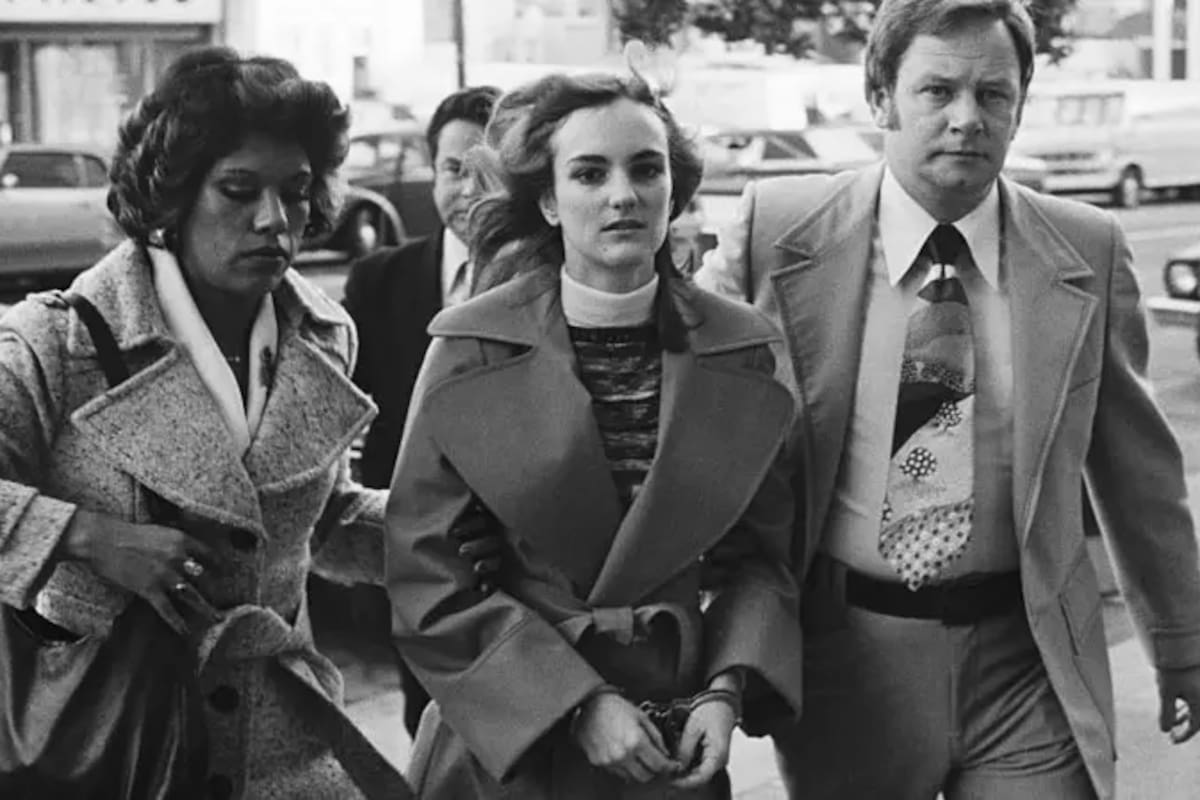 Patty Hearst fue secuestrada por un grupo revolucionario en 1974
