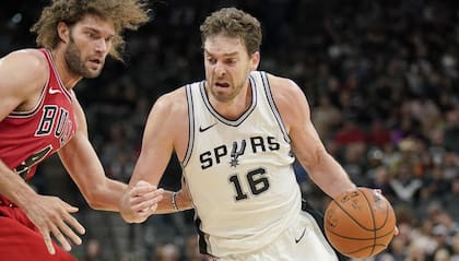 Pau Gasol lideró a unos Spurs sin muchos titulares