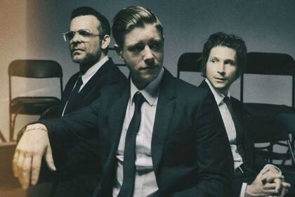 Paul Banks, la voz del trío de Nueva York se define como un "profesional de la joda", pero no está orgulloso de eso: "necesito mejorar en otras cosas"