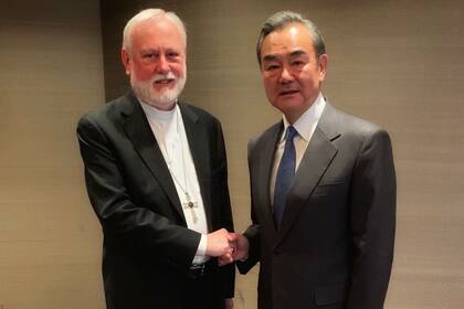 Paul Gallagher, secretario para las relaciones con los Estados de la Santa Sede, recibió al canciller chino, Wang Yi