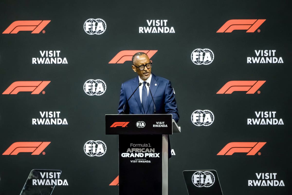 Paul Kagame, presidente de Ruanda, habla durante el anuncio para llevar a la Fórmula 1 a África (Photo by Bright Emoja / AFP)