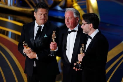 Paul Massey, Tim Cavagin y John Casali aceptan el Oscar por Bohemian Rhapsody