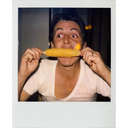 Paul McCartney disfrutando de su comida