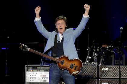 Paul McCartney tocó en Londres frente a veinte mil personas, acompañado por el ex beatle Ringo Starr y Ron Wood, guitarrista de los Rolling Stones
