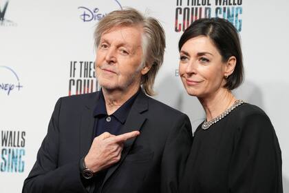 Paul McCartney y Mary McCartney días atrás en Londres, en la premiere británica de Si estas paredes cantaran