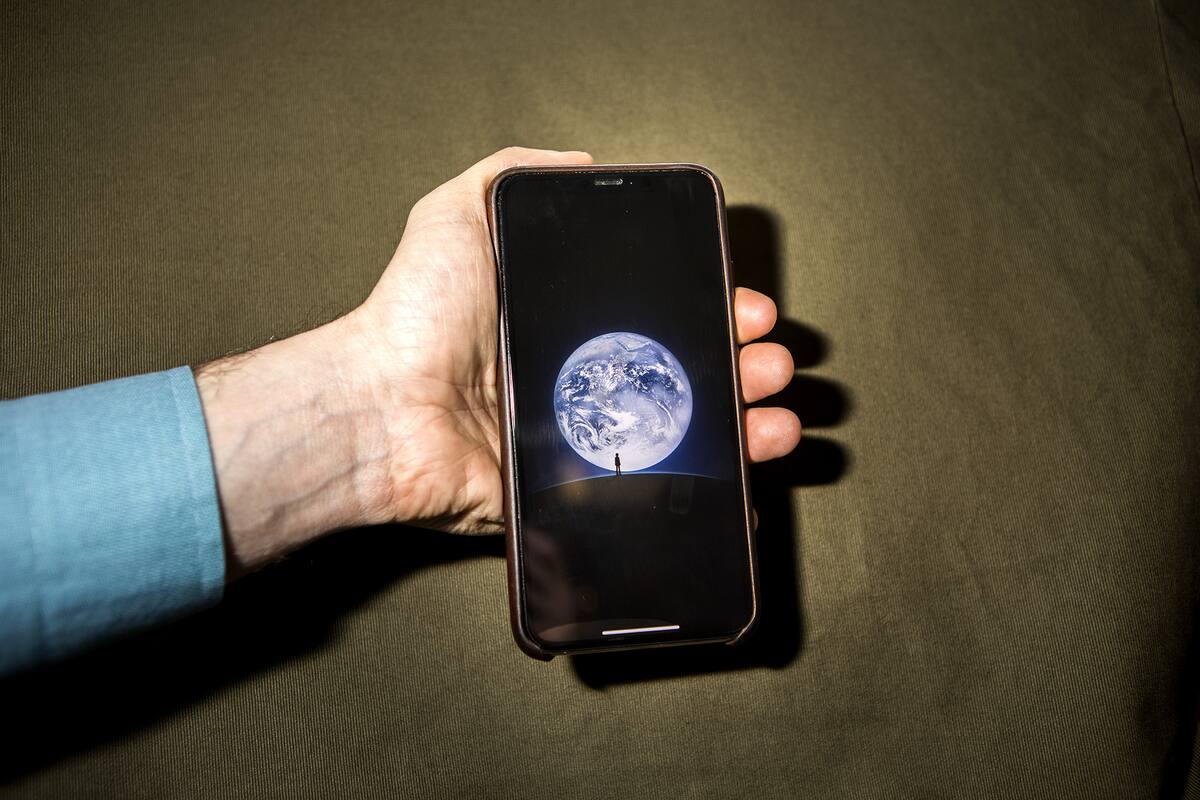 Paul Mozur, a technology reporter for The New York Times, with a smartphone running the widely-used Chinese messaging client Wechat, in Shanghai, Feb. 26, 2019. To protect himself and his sources from prying eyes in China, Mozur, says he leaves just an “innocent trace†of digital exhaust. (Giulia Marchi/The New York Times)