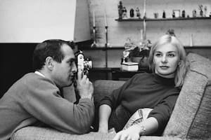 Paul Newman y Joanne Woodward en su departamento de Nueva York en 1961