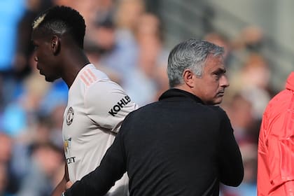 Paul Pogba junto a José Mourinho, en Manchester United