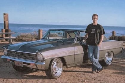 Paul Walker junto a su Chevy