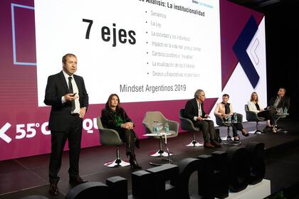 Paula Altavilla, Verónica Cheja, Guillermo Lipera, y Claudio Savoia en la Primera Jornada del 55 Coloquio de IDEA