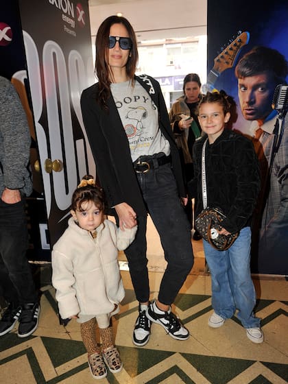 Paula Chaves junto a sus hijas Olivia y Filipa