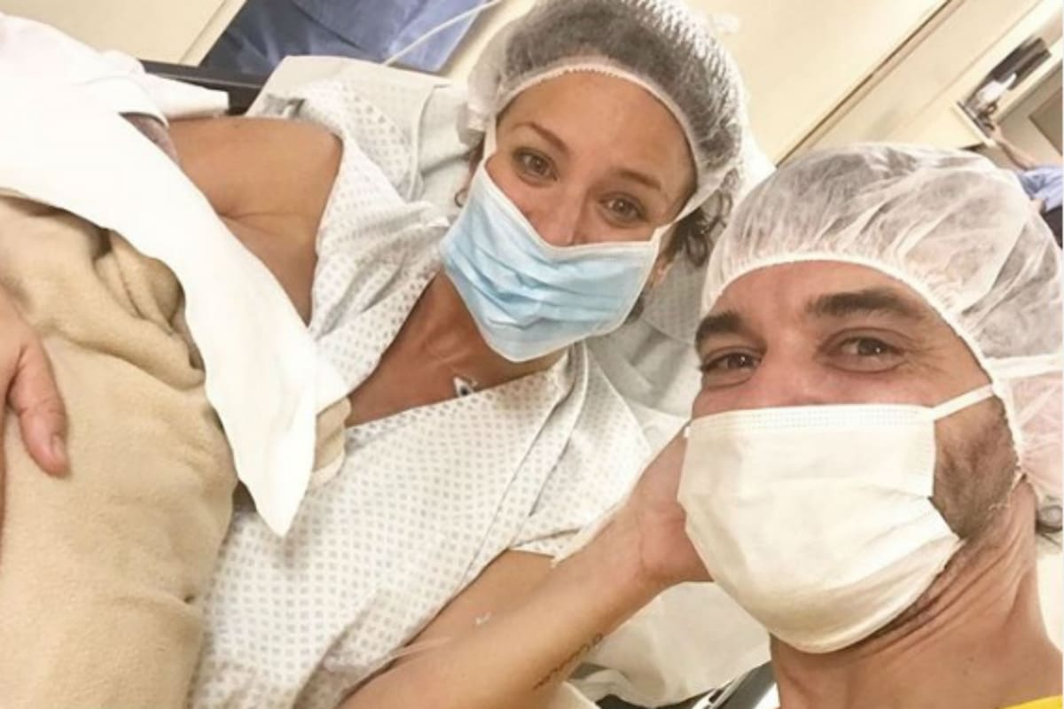 Paula Chaves y Pedro Alfonso le dieron la bienvenida a su hija