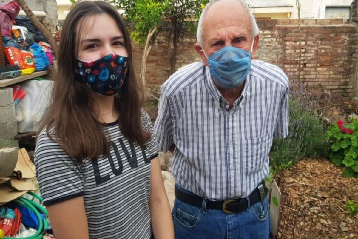 Paula es una adolescente cordobesa que decidió ayudar a difundir el emprendimiento de su abuelo en las redes: hoy el negocio se convirtió en un éxito de la cuarentena