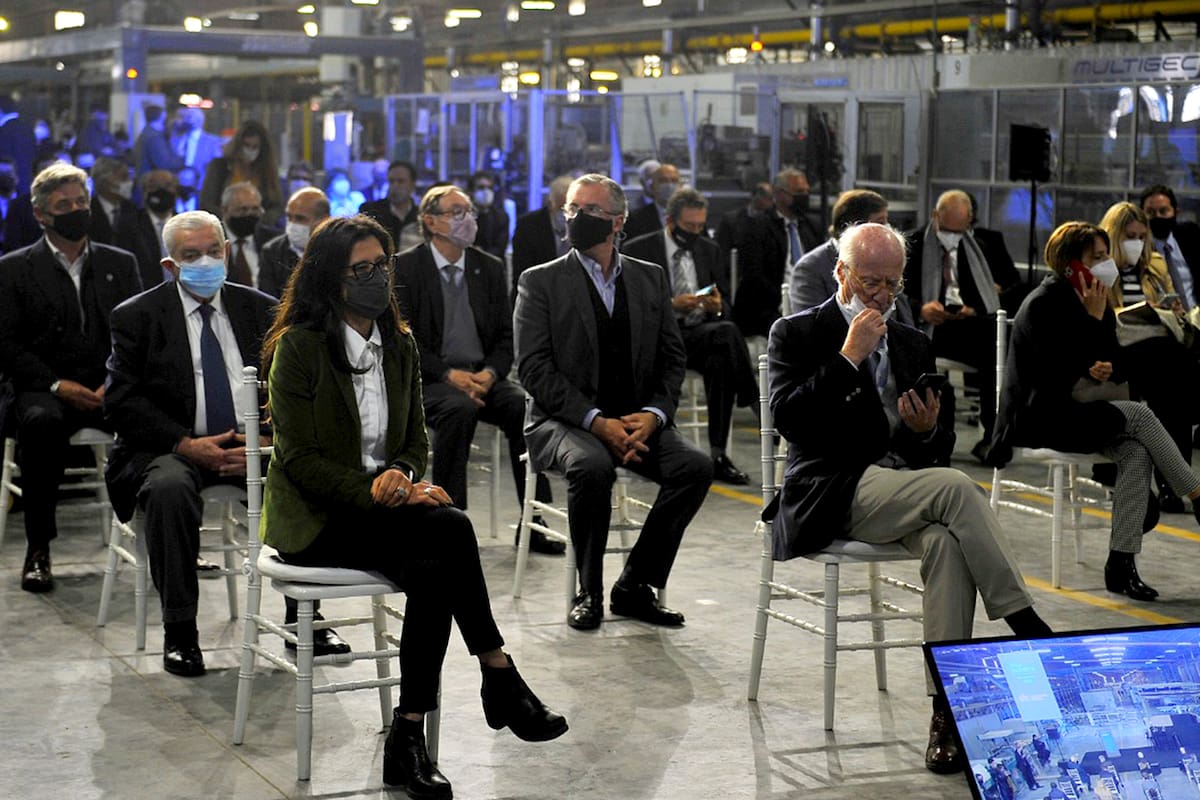 Paula Español y Paolo Rocca, uno al lado del otro, en un encuentro hoy por el Día de la Industria