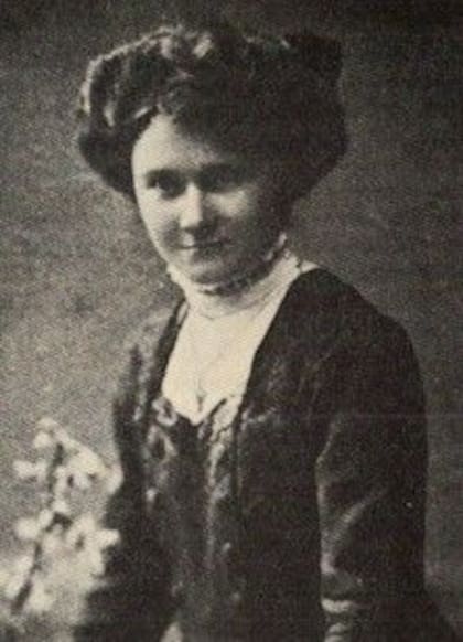 Paula estuvo comprometida con el doctor Jekelius que fue uno de los mayores colaboradores nazis en los experimentos y asesinatos eugenésicos