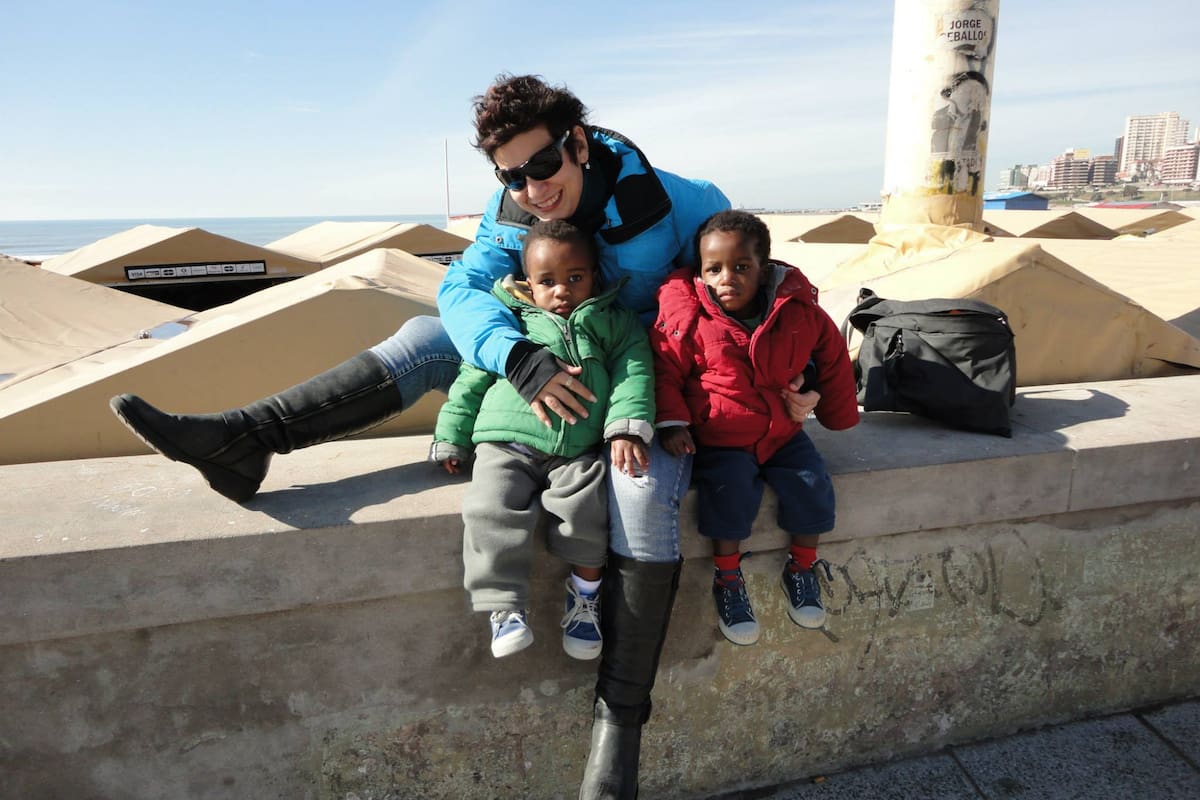 Paula Karadagian luchó varios años por ser mamá; tras una "premonición", se encontró adoptando a dos pequeños y descubriendo un mundo nuevo