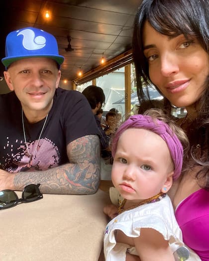 Paula Kohan junto a su marido y su adorada Olimpia