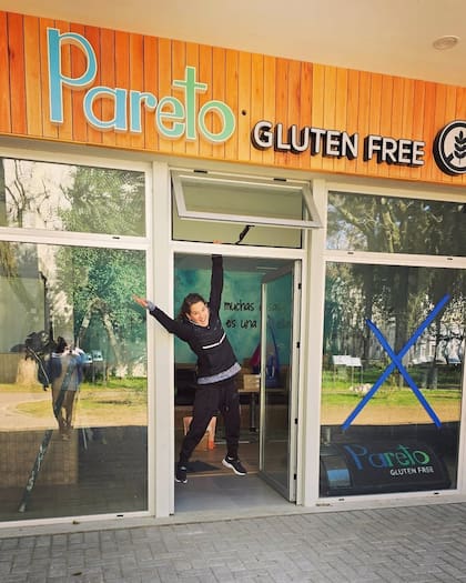 Paula Pareto en su flamante local de pastelería sin gluten