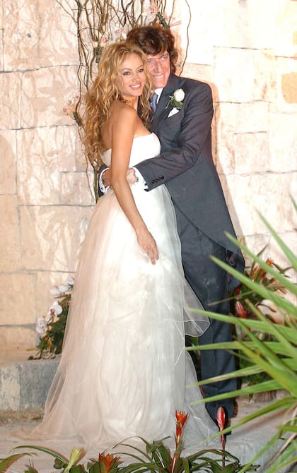 Paulina Rubio fue otra de las famosas que eligió un vestido RC para su casamiento