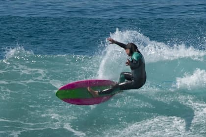 Pauline Menczer domando las olas