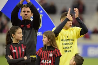 Contra Bolsonaro: el jugador que se negó a usar una remera del candidato