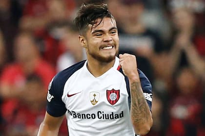 Paulo Díaz, con la camiseta de San Lorenzo, club que lo vendió a Arabia Saudita por más de US$ 5 millones brutos. Palestino, de Chile, le reclamó el 50% que le pertenecía. Y nunca le pagaron.