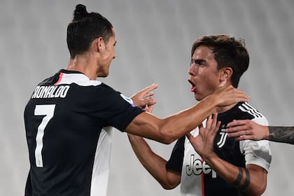 Paulo Dybala abrió el marcador para Juventus, asistido por Ronaldo, que marcó el segundo gol