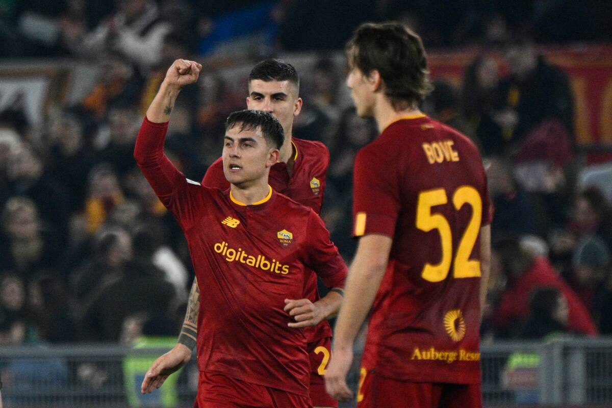 Paulo Dybala anotó dos goles para el triunfo de Roma ante Fiorentina