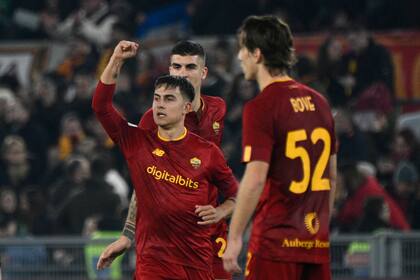 Paulo Dybala anotó dos goles para el triunfo de Roma ante Fiorentina