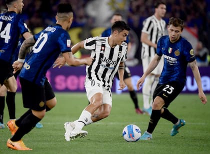 Paulo Dybala ante Inter, por la Copa de Italia que ganó el equipo de Lautaro Martínez y Joaquín Correa