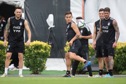 Paulo Dybala dibuja un tacazo ante la mirada de Ocampos, Lo Celso y De Paul; ¿llegará el delantero de Juventus a Qatar?