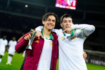 Paulo Dybala, motivado por jugar la UEFA Champions League, decidió renovar en el club y seguir acompañando a Matías Soulé: juntos recibieron a tres argentinos más.