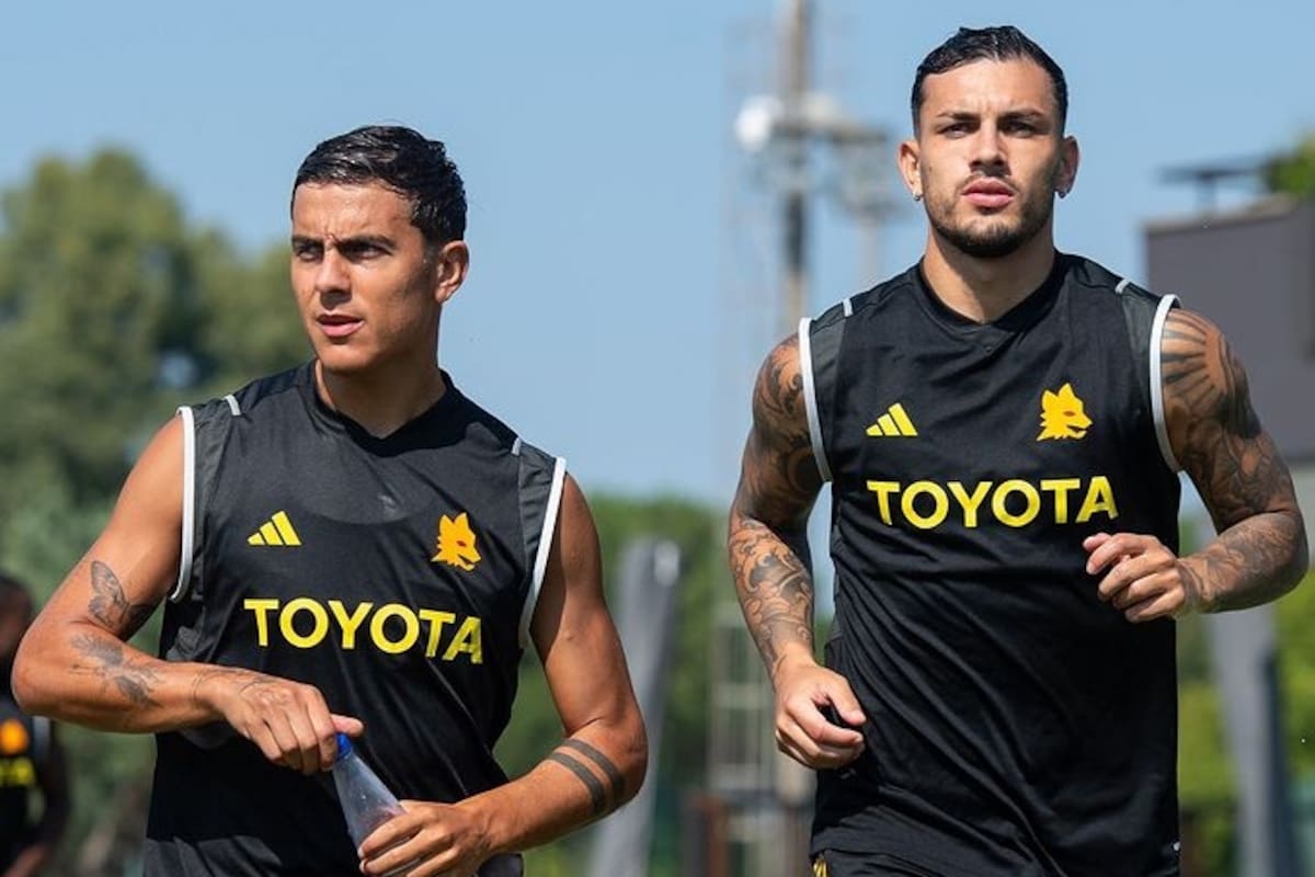 Paulo Dybala y Leandro Paredes son titulares indiscutidos en la Roma de José Mourinho; este domingo se enfrentan a Atalanta
