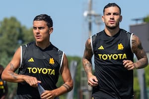 Paulo Dybala y Leandro Paredes son titulares indiscutidos en la Roma de José Mourinho; este domingo se enfrentan a Atalanta