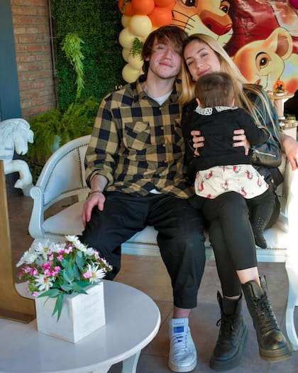 Paulo Londra y Rocío Moreno en el primer cumpleaños de Isa (Foto: Instagram @romoreno1)