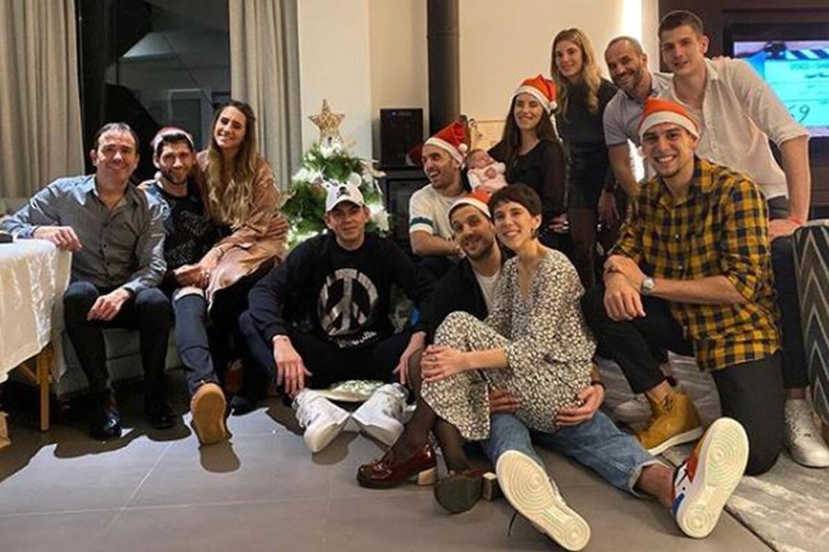 Paulo Maccari, Patricio Garino, Gabriel Deck, Facundo Campazzo, Nicolás Brussino y Nicolás Laprovittola, parte del seleccionado argentino de básquetbol reunido celebrando la Navidad