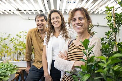 Pavel Kerchev, Lucila García, y María Rosa Marano, los investigadores
