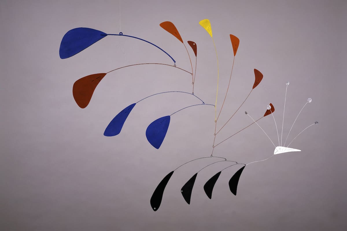 Pavo real (1941), de chapa, alambre y pintura